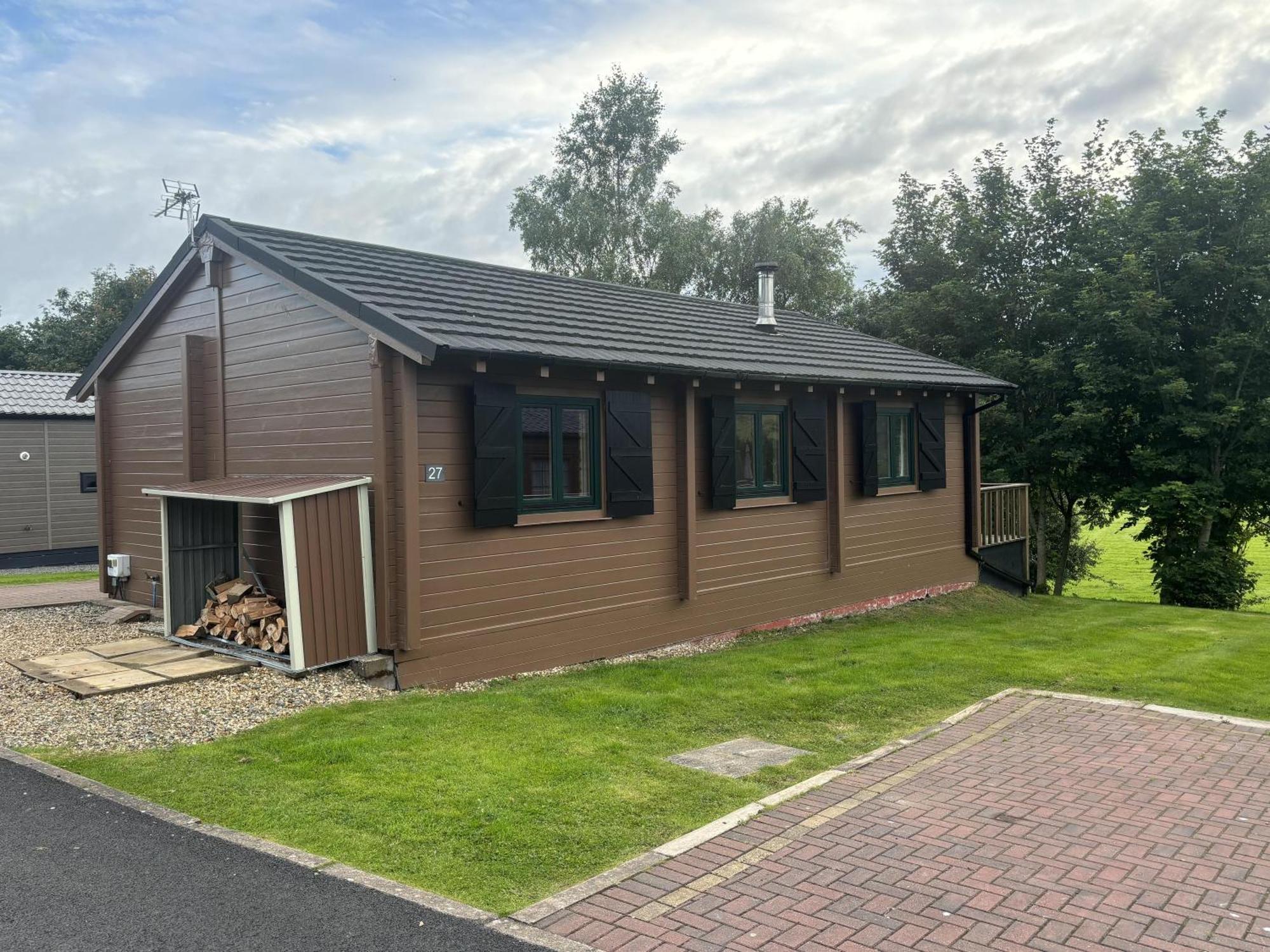 Rustic Lodge Retreat At Riverview Holiday Park Newcastleton 외부 사진
