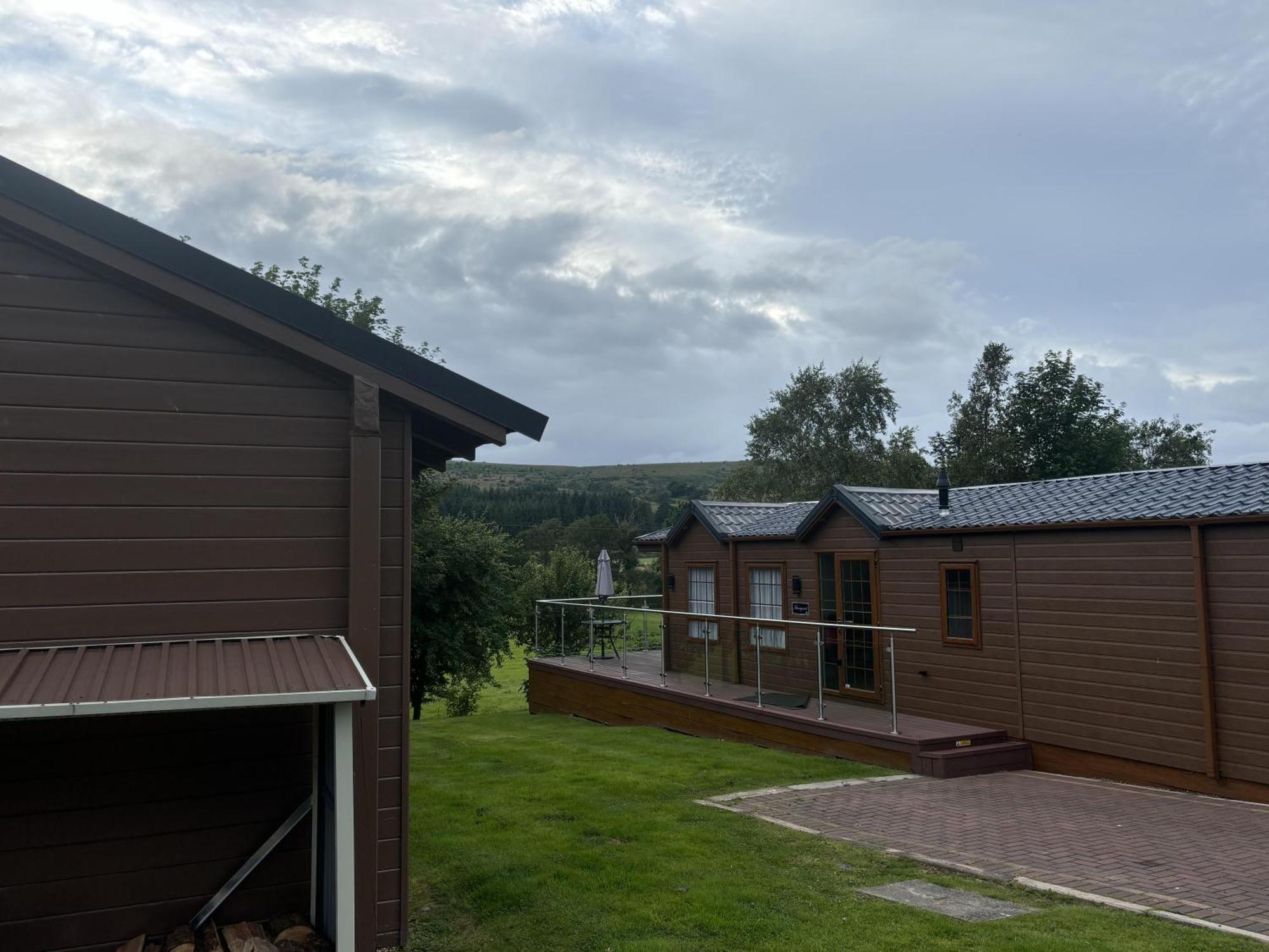 Rustic Lodge Retreat At Riverview Holiday Park Newcastleton 외부 사진
