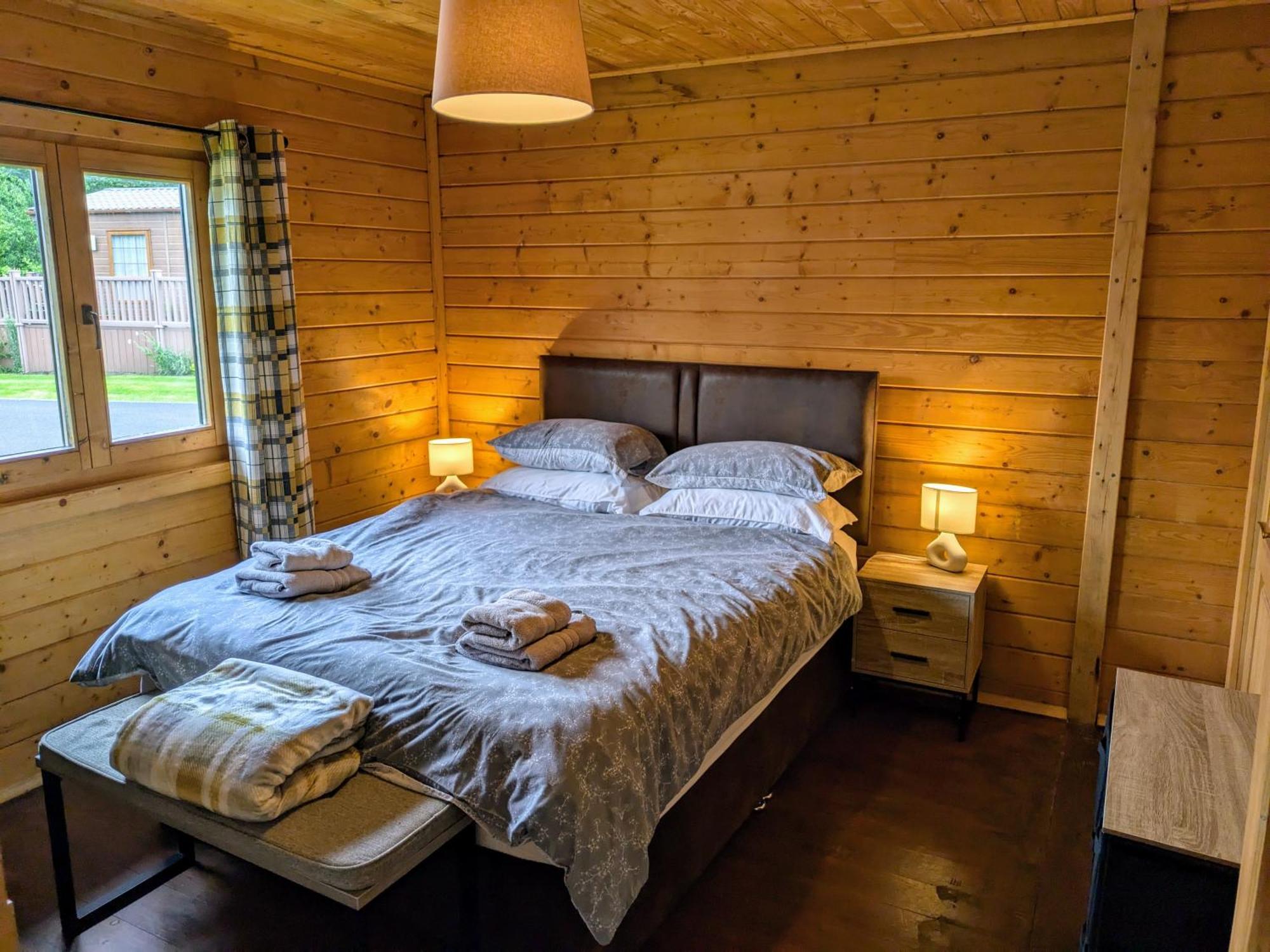 Rustic Lodge Retreat At Riverview Holiday Park Newcastleton 외부 사진