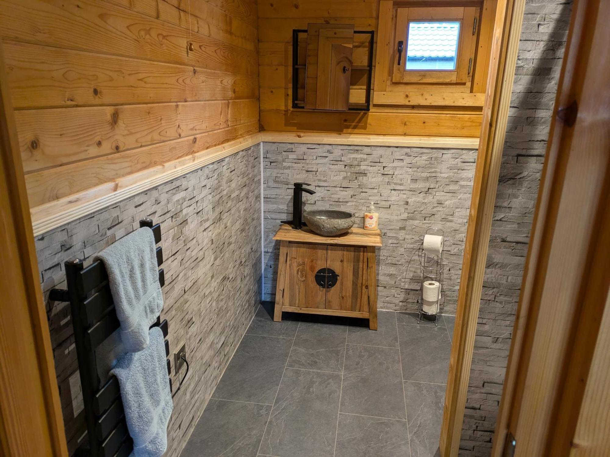 Rustic Lodge Retreat At Riverview Holiday Park Newcastleton 외부 사진